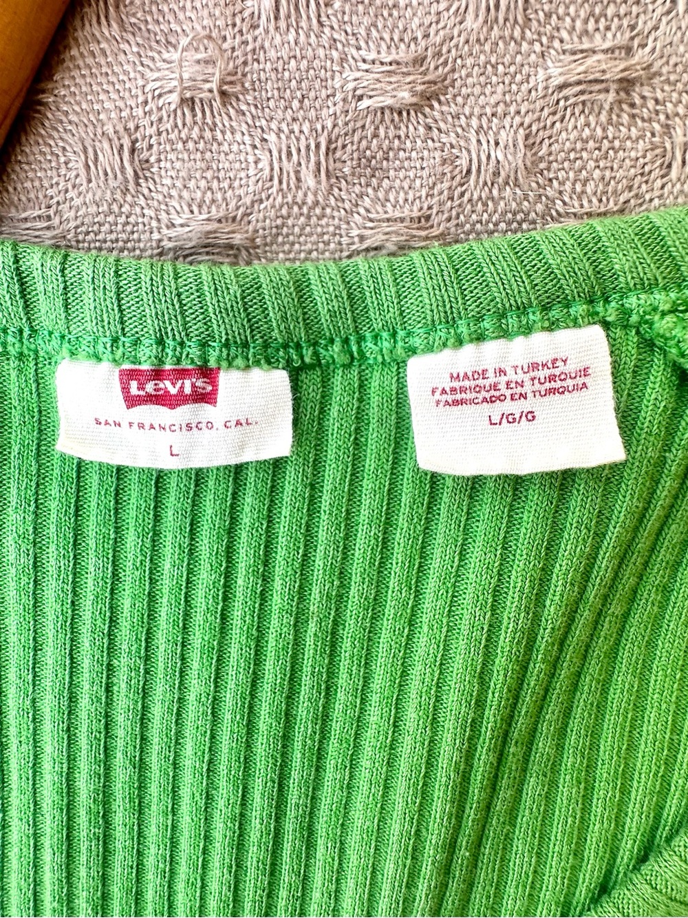 Levi's Bright Green Ribbed Button-Front Crop Top - Picture 3 of 8